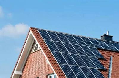 有屋頂就能裝？家用太陽能與風能發(fā)電站安裝全解析