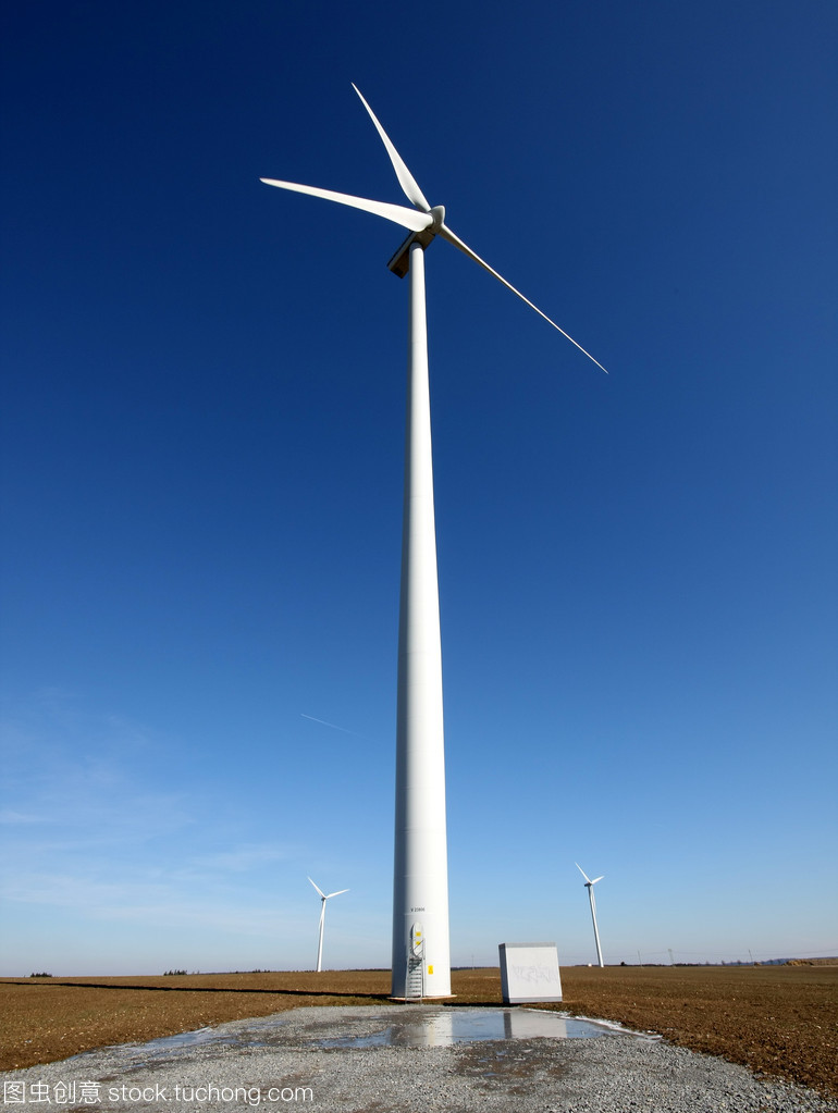 清潔能源雙雄 風(fēng)力發(fā)電與太陽能發(fā)電的現(xiàn)狀與前景